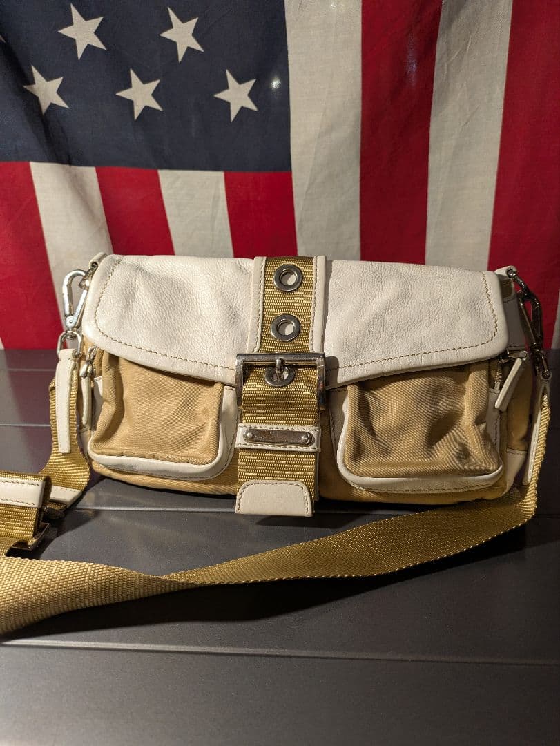 【美品】PRADA 　プラダ　三角プレート　ショルダー　レザー　金具　ナイロン