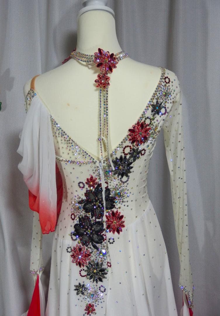 白と赤のグラデーションドレス〔表記無しMサイズ〕