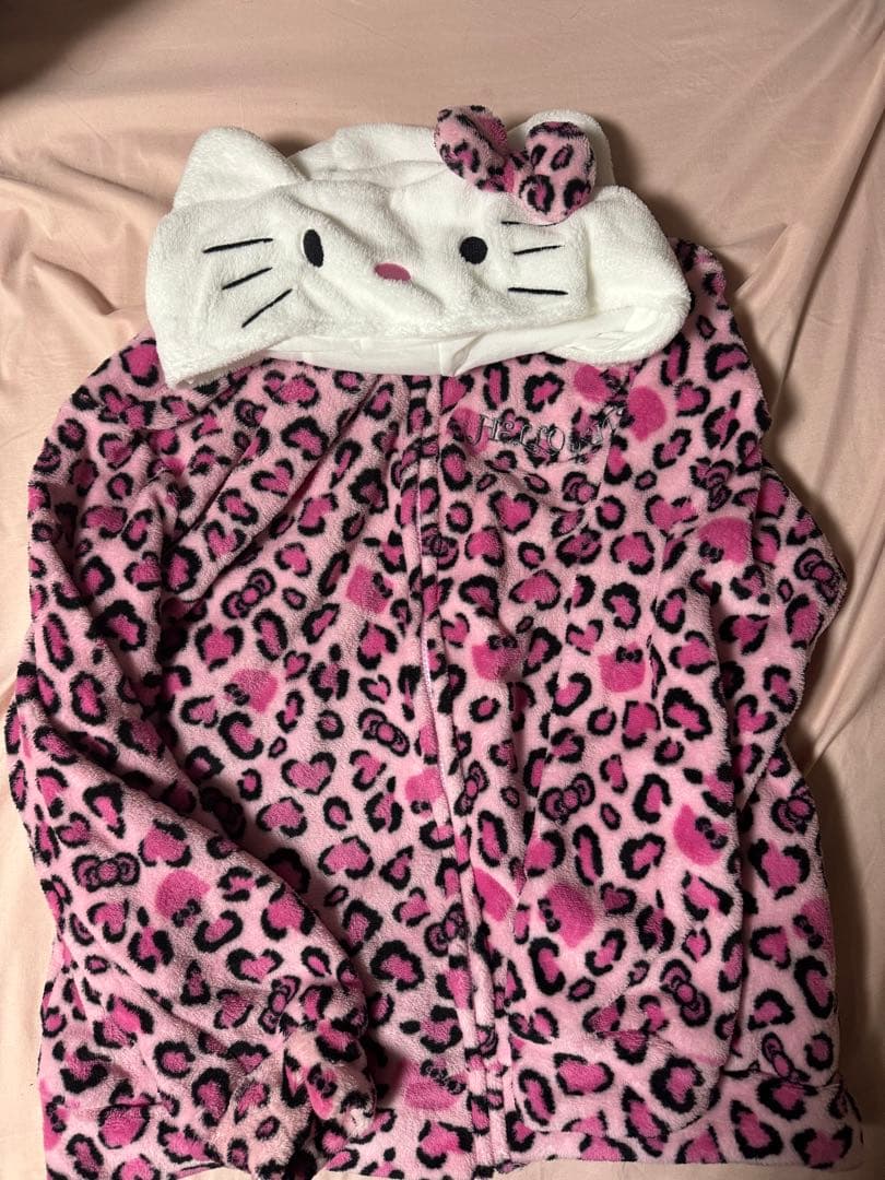 ドンキ 着ぐるみ パジャマ ヒョウ柄キティ ピンク