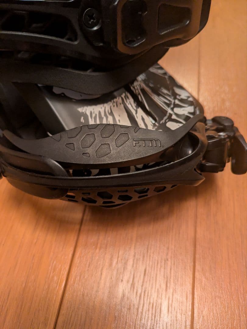 Flux ビンディング Sサイズ Pennywiseモデル