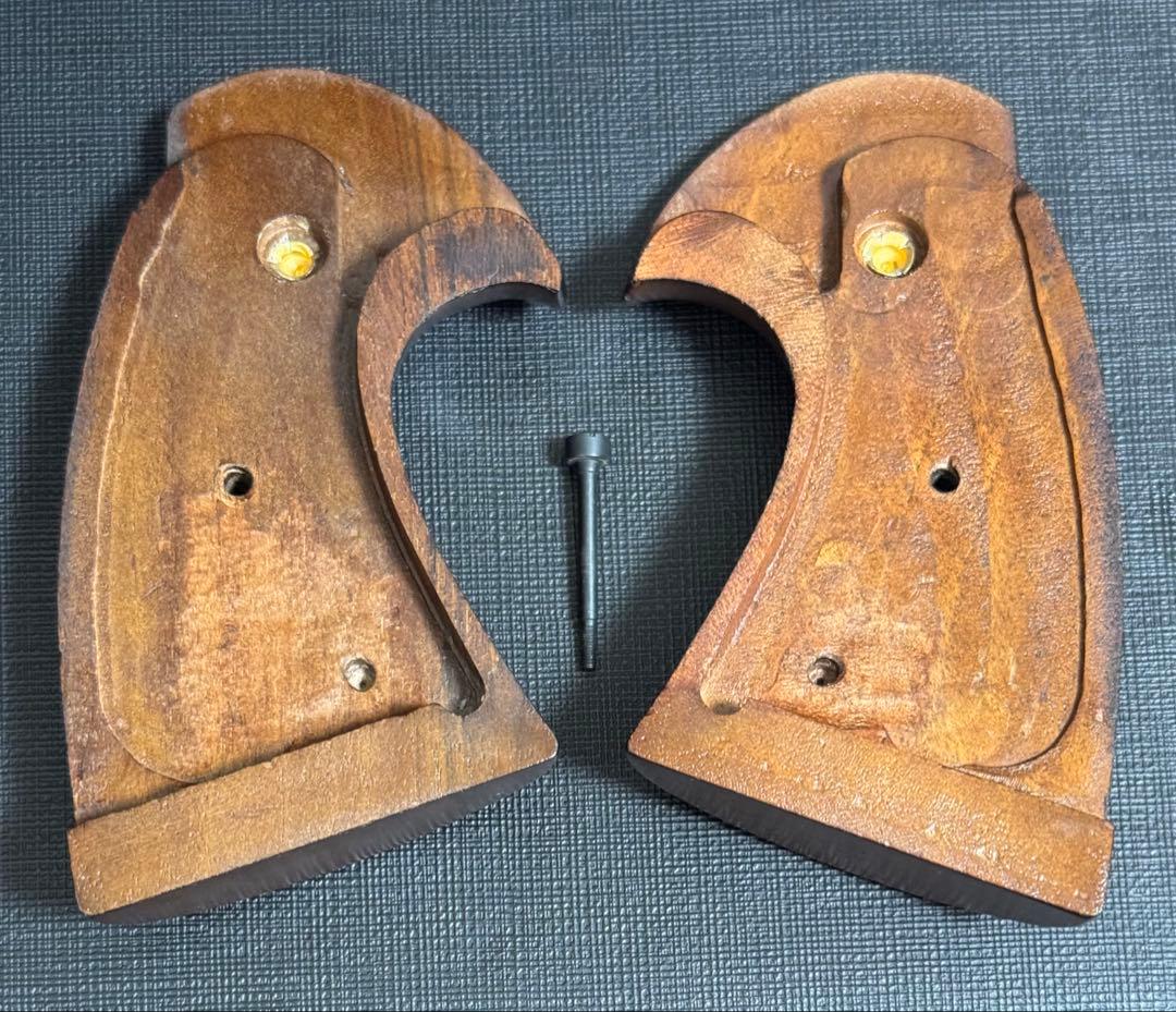 実物】コルト社純正 パイソン 3rd 前期 木製グリップ スクリュー付き