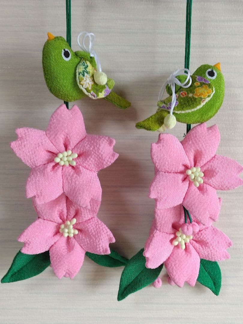 ラビベア様専用 ちりめん細工 桜とめじろの吊し飾り - メルカリ