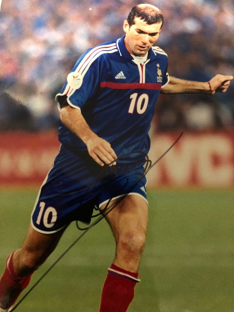 ⭐︎希少品・元フランス代表［10番］・ジダンの直筆サイン⭐︎ - メルカリ