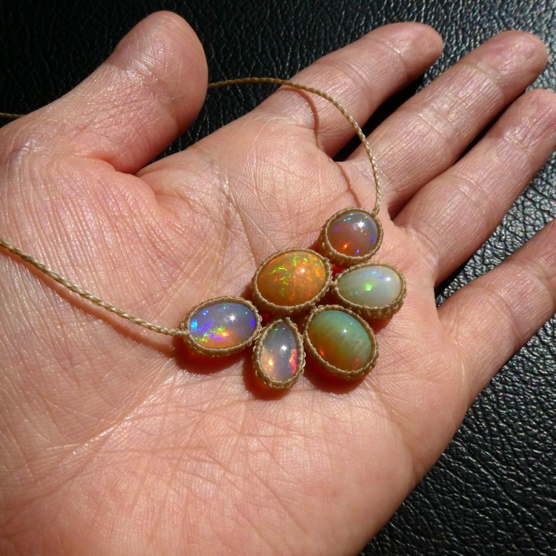 F　オパールのマクラメネックレス