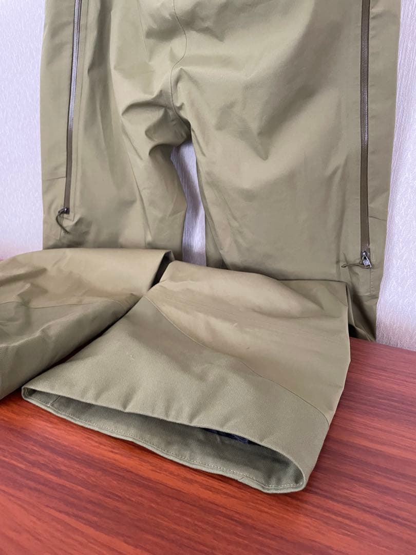 パタゴニア 女性用 Mサイズ スノーボードウェア　ビブ