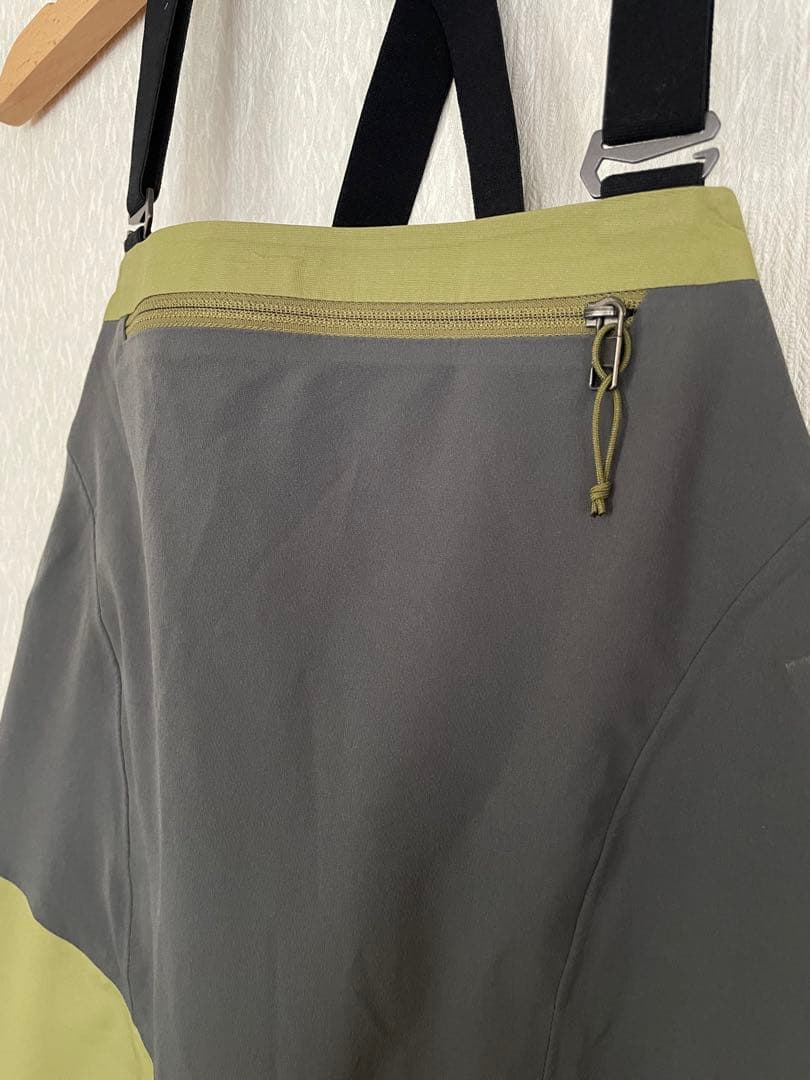 パタゴニア 女性用 Mサイズ スノーボードウェア　ビブ