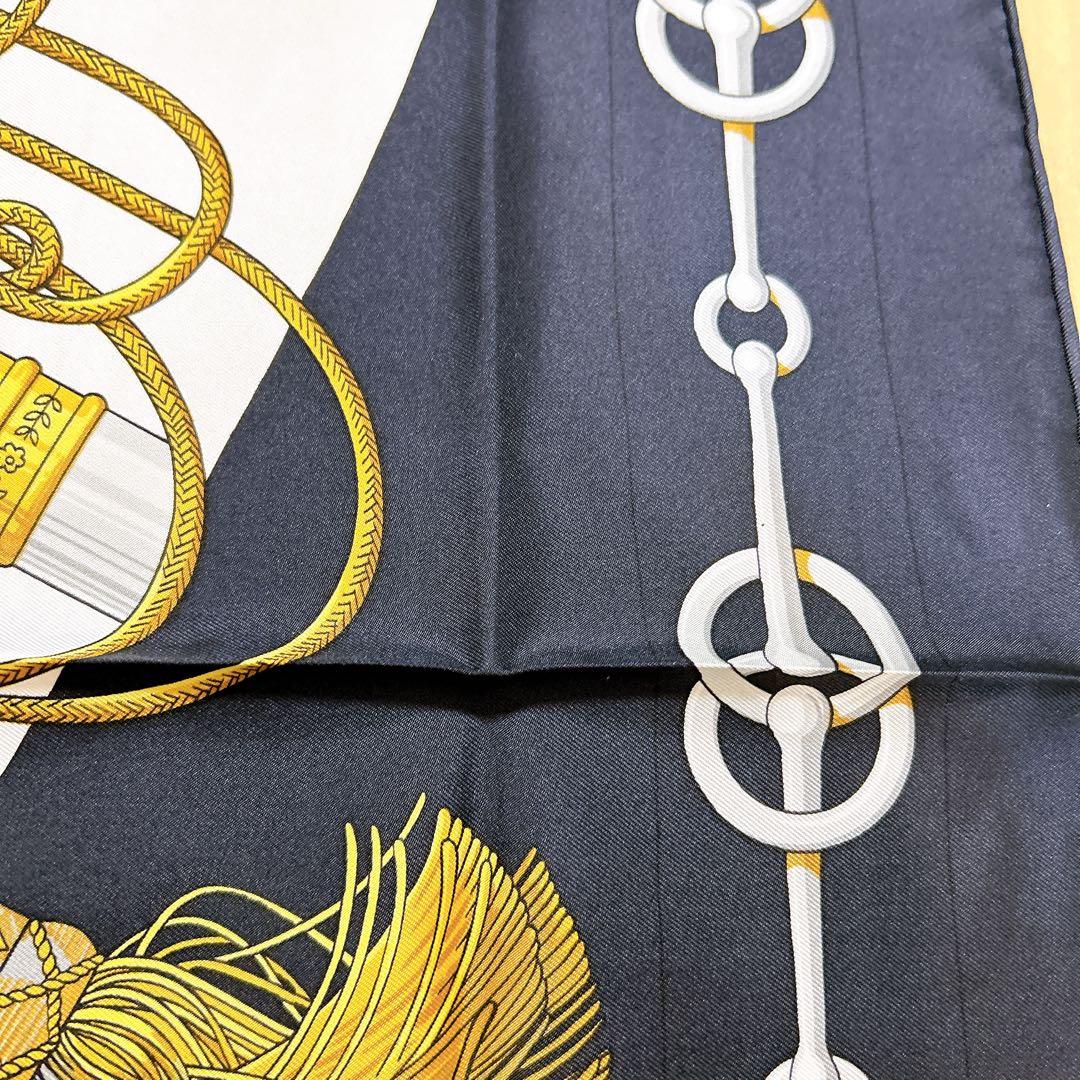 Hermès エルメス Cliquetis シルクカレ90 剣柄 黒系