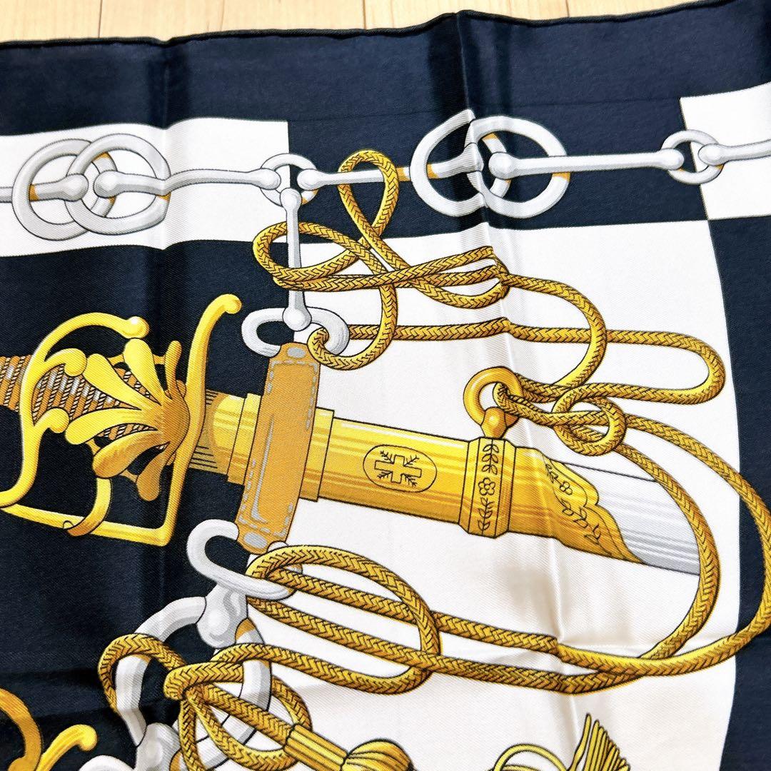 Hermès エルメス Cliquetis シルクカレ90 剣柄 黒系