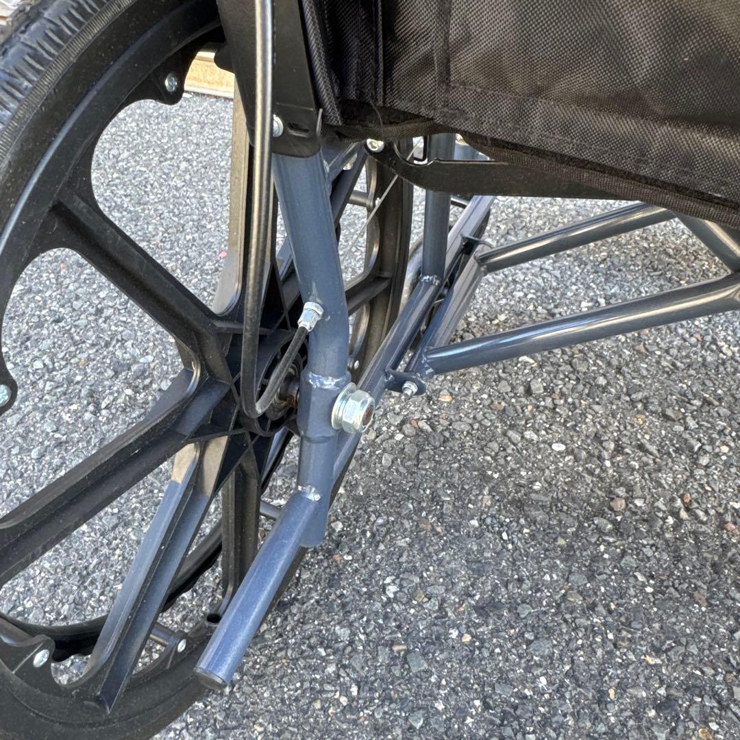 ノーパンクタイヤ 折りたたみ式 自走用車椅子 介助兼用【A-214】