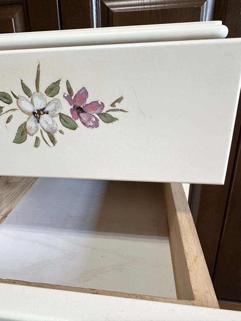 Kiyoka様専用 アンティーク オフホワイト花柄キャビネット チェスト