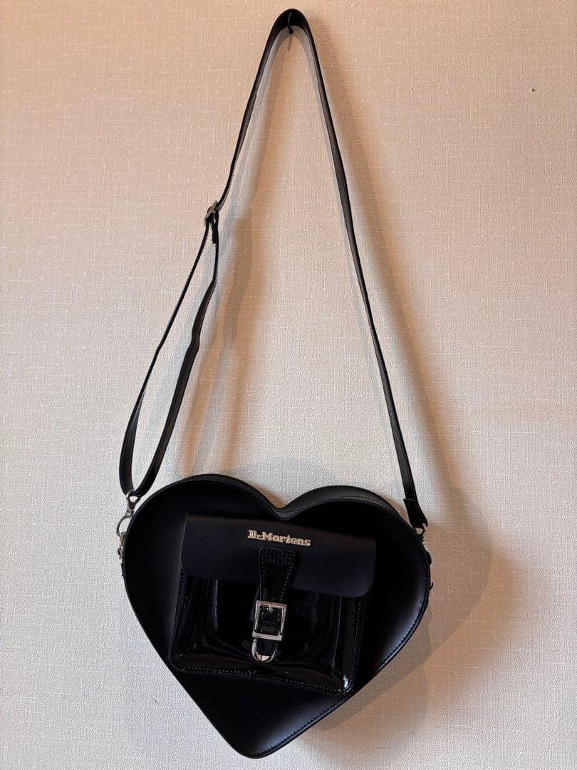 Dr. Martens ハート型バッグ 黒