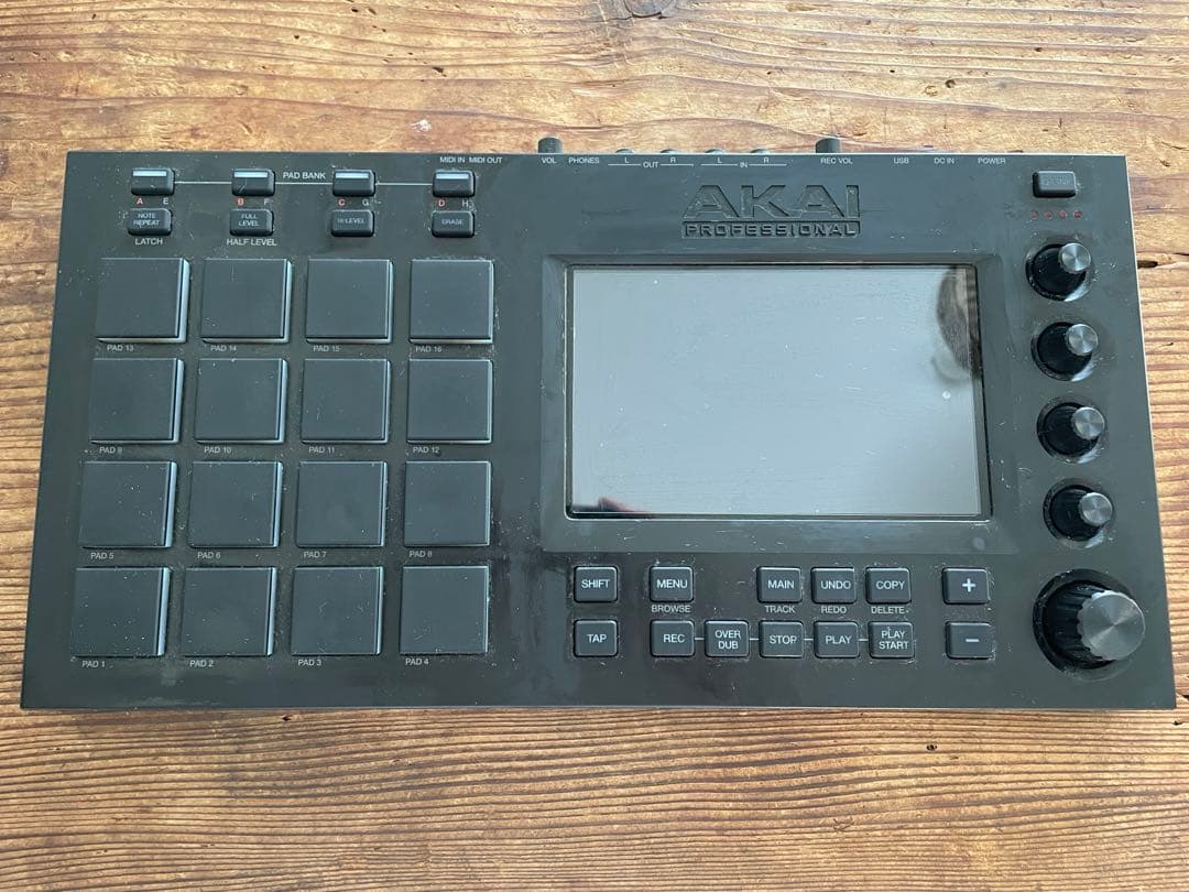 AKAI MPC Touch 本体