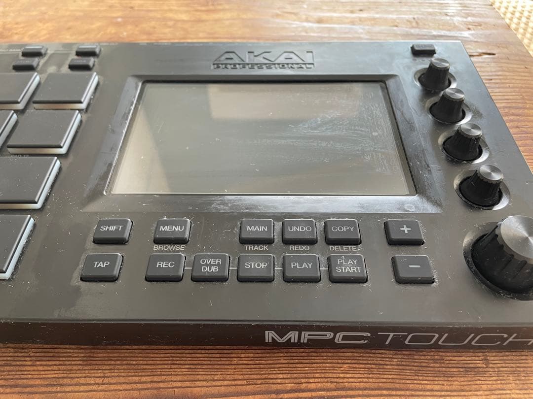 AKAI MPC Touch 本体