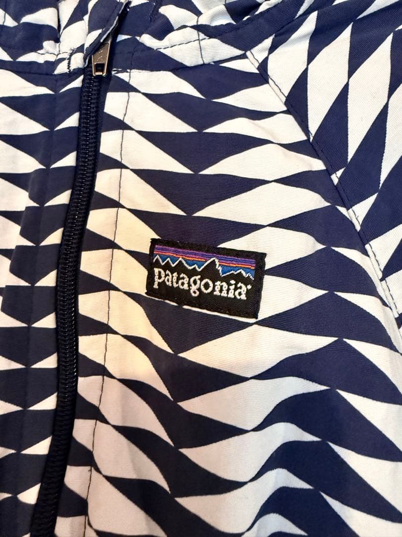 patagonia 幾何学模様 フード付きジャケット 4T - メルカリ