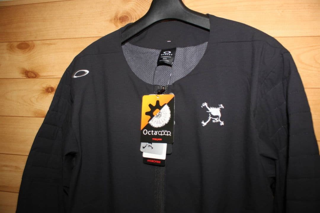 OAKLEY スカルジャケット ブラック　防風、ストレッチ、保温