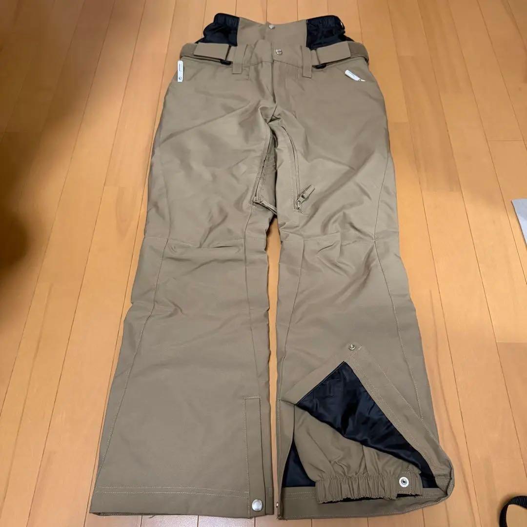 ベージュ スノーボードウエアパンツ 女性用