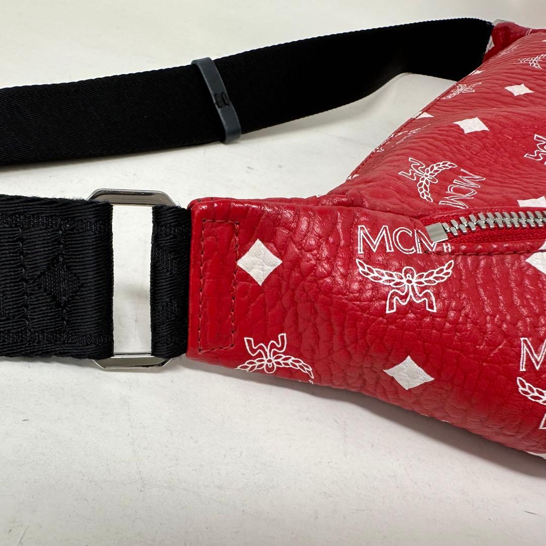 MCM ボディバッグ　ウエストポーチ　保存袋付き　赤　ユニセックス　レザー
