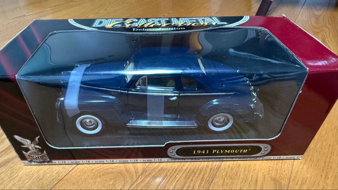 1/18スケール ミニカー シボレー・インパラ/プリムス 箱入り2台セット