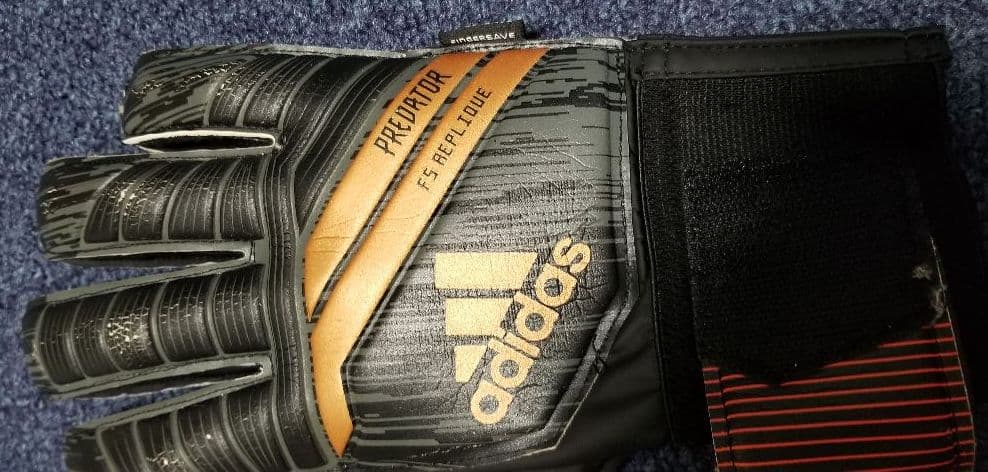 サッカー、ゴールキーパーグローブ、プレデターフィンガーセーブ、サイズ10、新古品