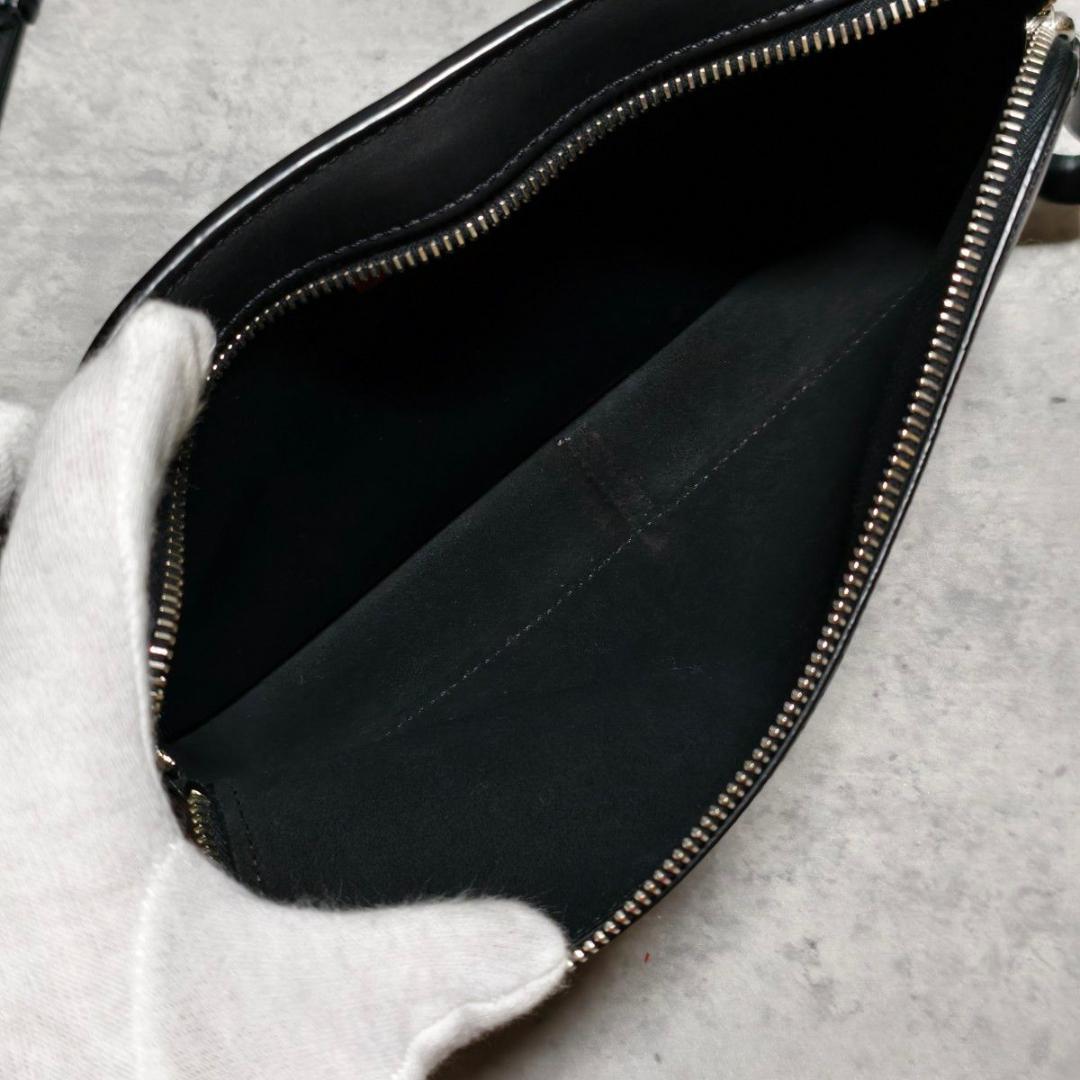 【正規品・極美品】VALENTINO ボディバッグ VLTN スタッズ ブラック