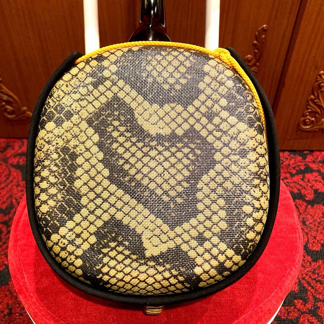沖縄三線 本蛇皮強化張り☆ 黒塗り棹 ソフトケース付き！美品