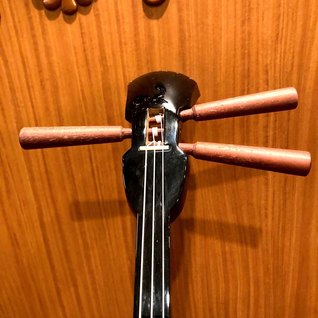 沖縄三線 本蛇皮強化張り☆ 黒塗り棹 ソフトケース付き！美品