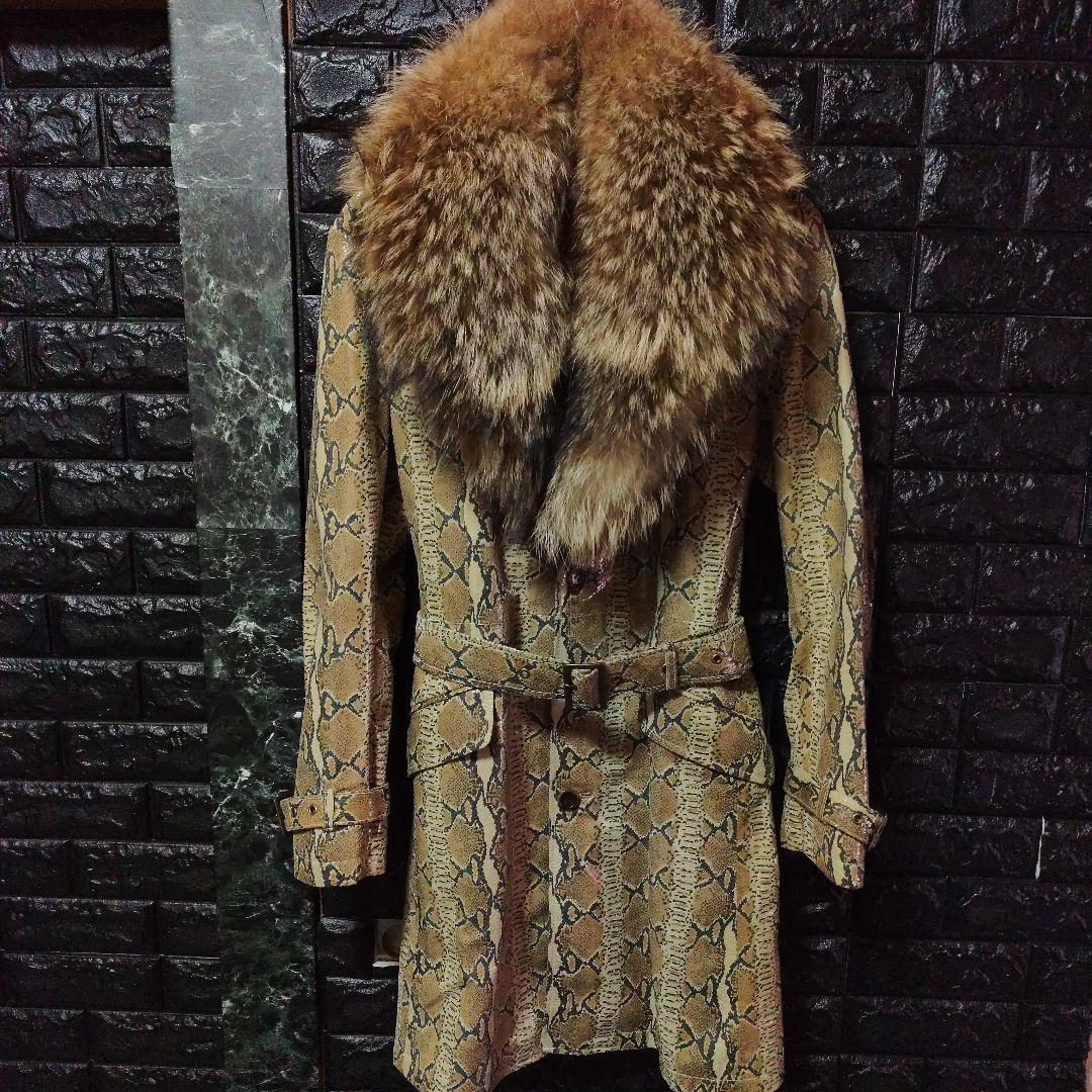 希少 トルネードマート ヘビ柄 ラクーンファー本革（豚革）トレンチ