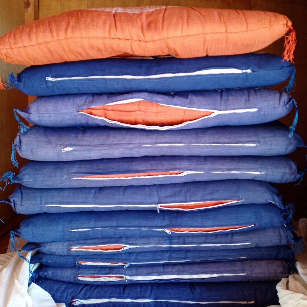 オレンジの花柄座布団 10枚セット 紬風の光沢ある生地 クッション