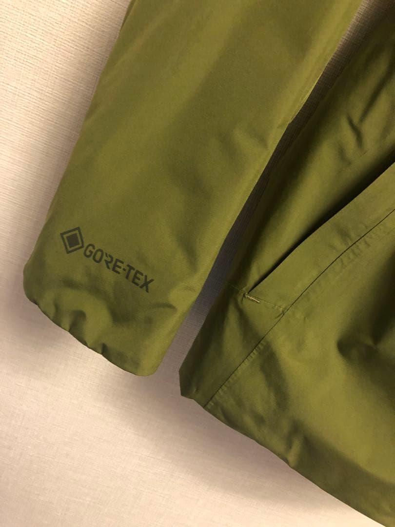 BURTON GORE-TEX スノボーウェア　カーキ　レディース