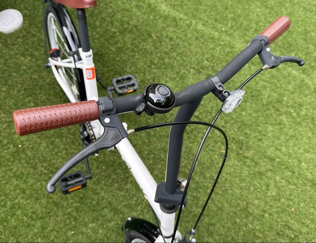 2025年　新品同様　折り畳み自転車　白　ホワイト　綺麗　美品　車載可能　大阪