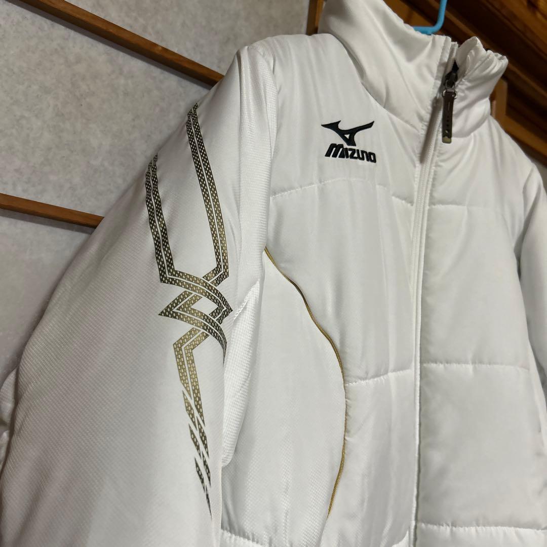美品Mizuno ホワイト ブレスサーモ中綿ジャケット