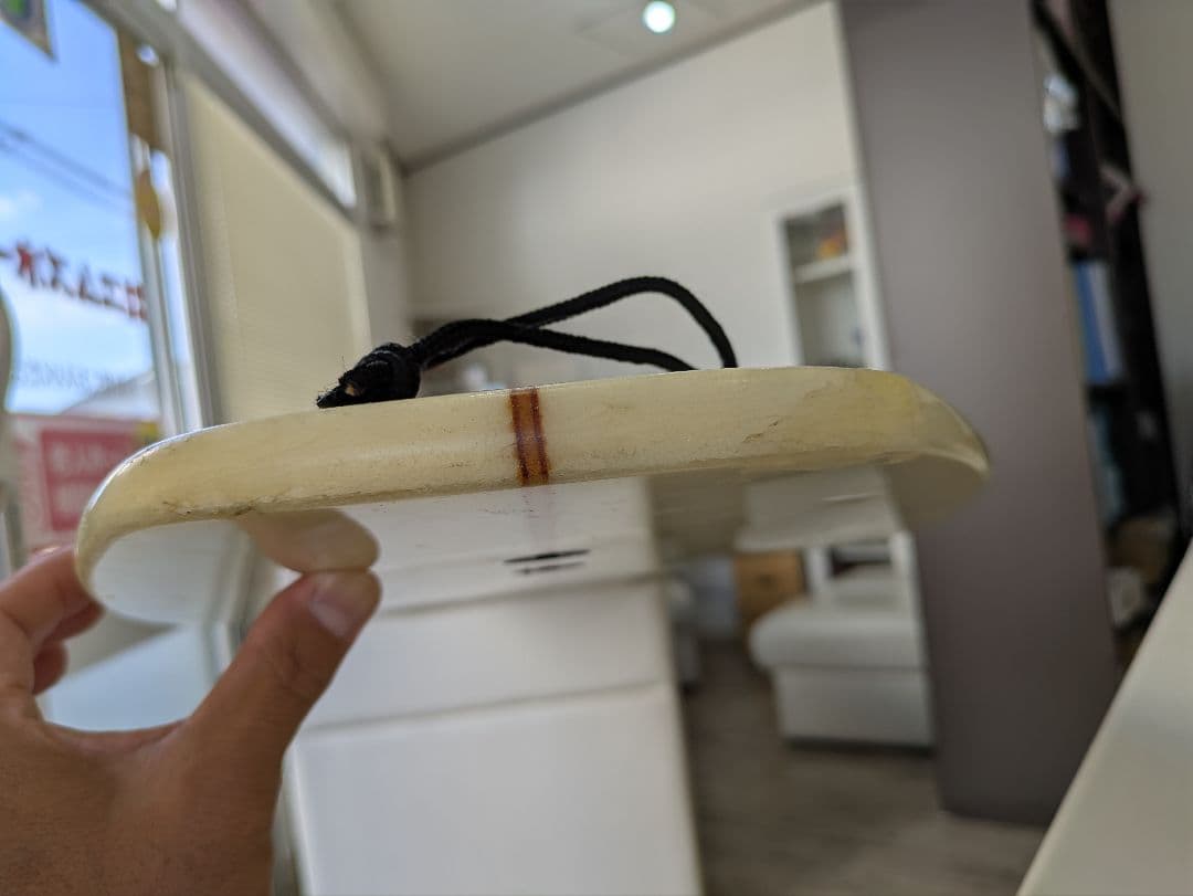 ファンボード クリーム色 ストライプデザイン コナウィンドミッドレングス