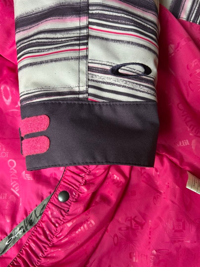 ☆新品未使用☆オークリー　OAKLEY ジャケット　ボードウェア　レディース　S