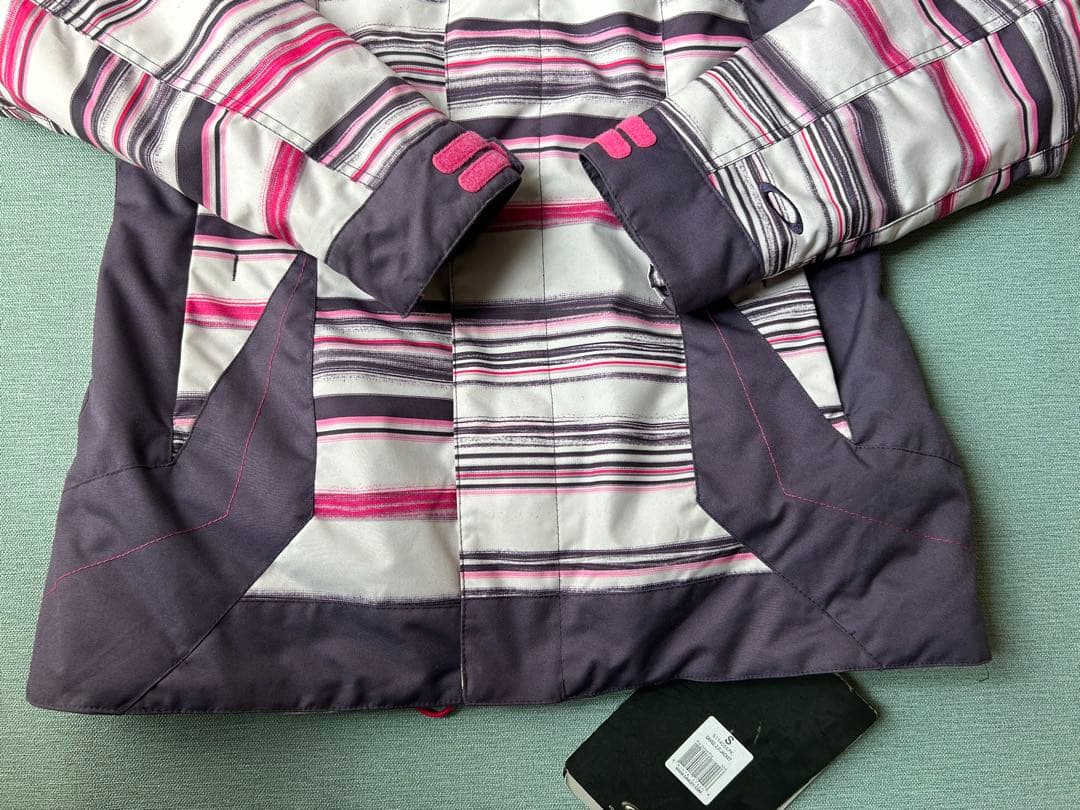 ☆新品未使用☆オークリー　OAKLEY ジャケット　ボードウェア　レディース　S