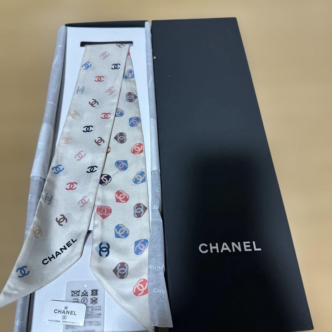 CHANEL シルク ヘアバンドスカーフ ハート - メルカリ