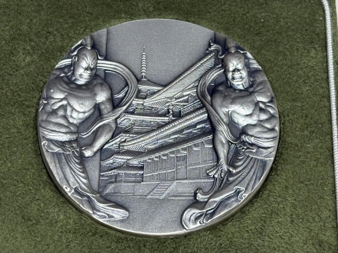 【中古/美品】法隆寺 国宝章牌 純銀製メダル(60mm) ケース/箱付き