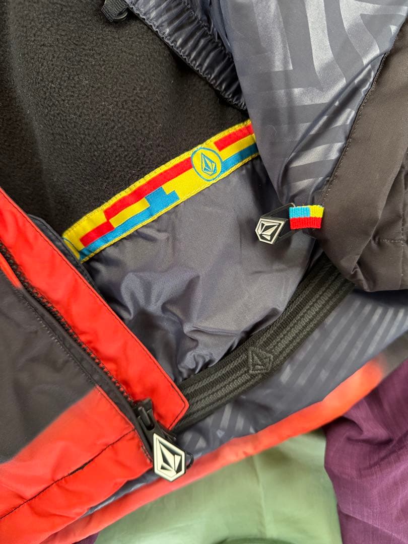 Volcom スノーボードウェア 子ども用 ボルコムオリジナル 限定カラ一