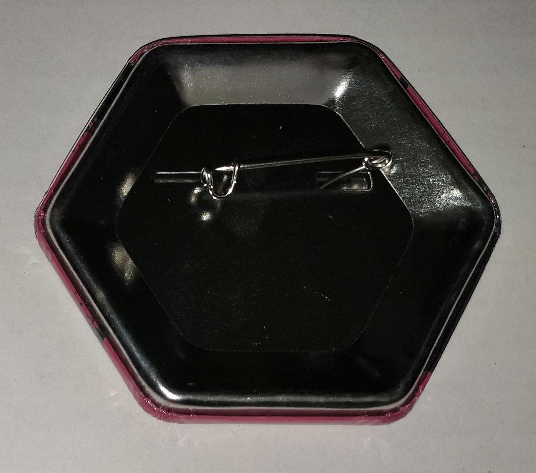 リボーン XANXUS 六角形缶バッジ J-WORLD その1 - メルカリ