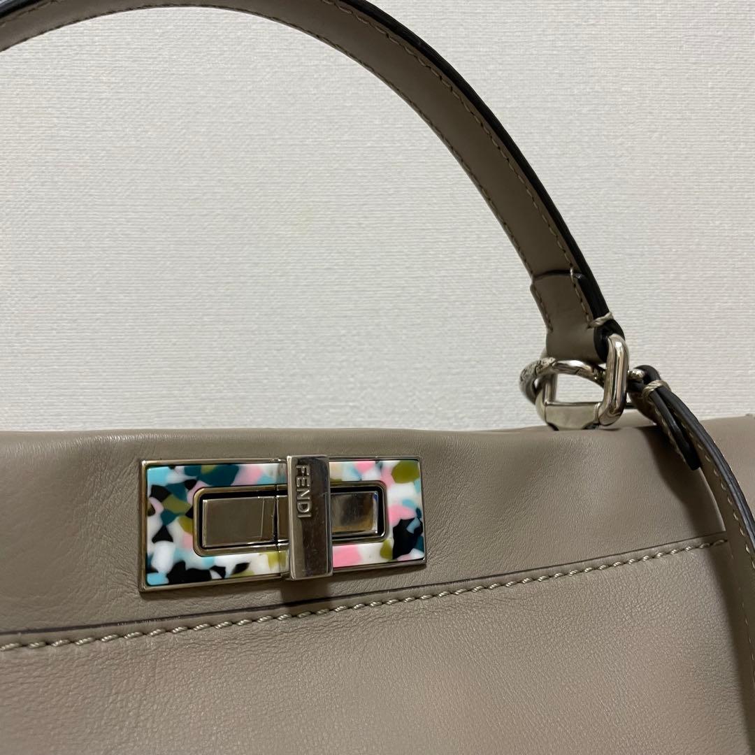 《極美品》FENDI（フェンディ ）レザー ハンドバッグ ベージュ系