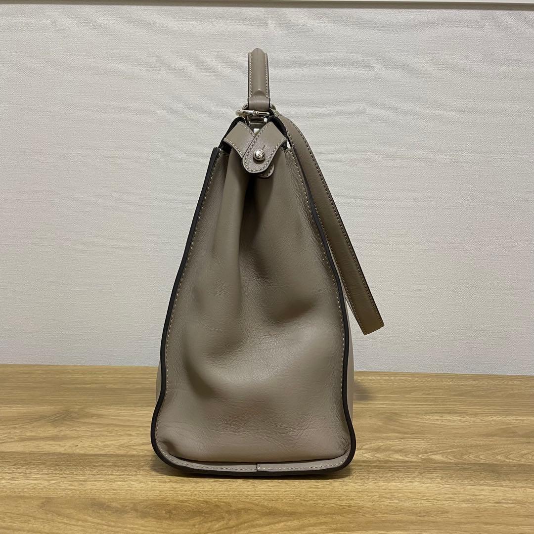 《極美品》FENDI（フェンディ ）レザー ハンドバッグ ベージュ系