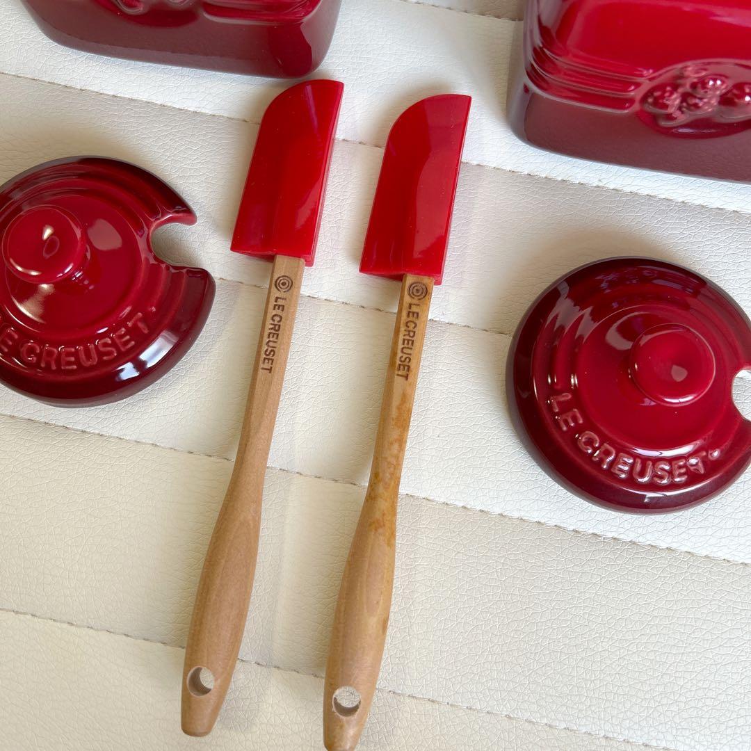 ル・クルーゼ　ベリー　ジャムポット 2個　スパチュラ付き　調味料入れ　レッド　赤