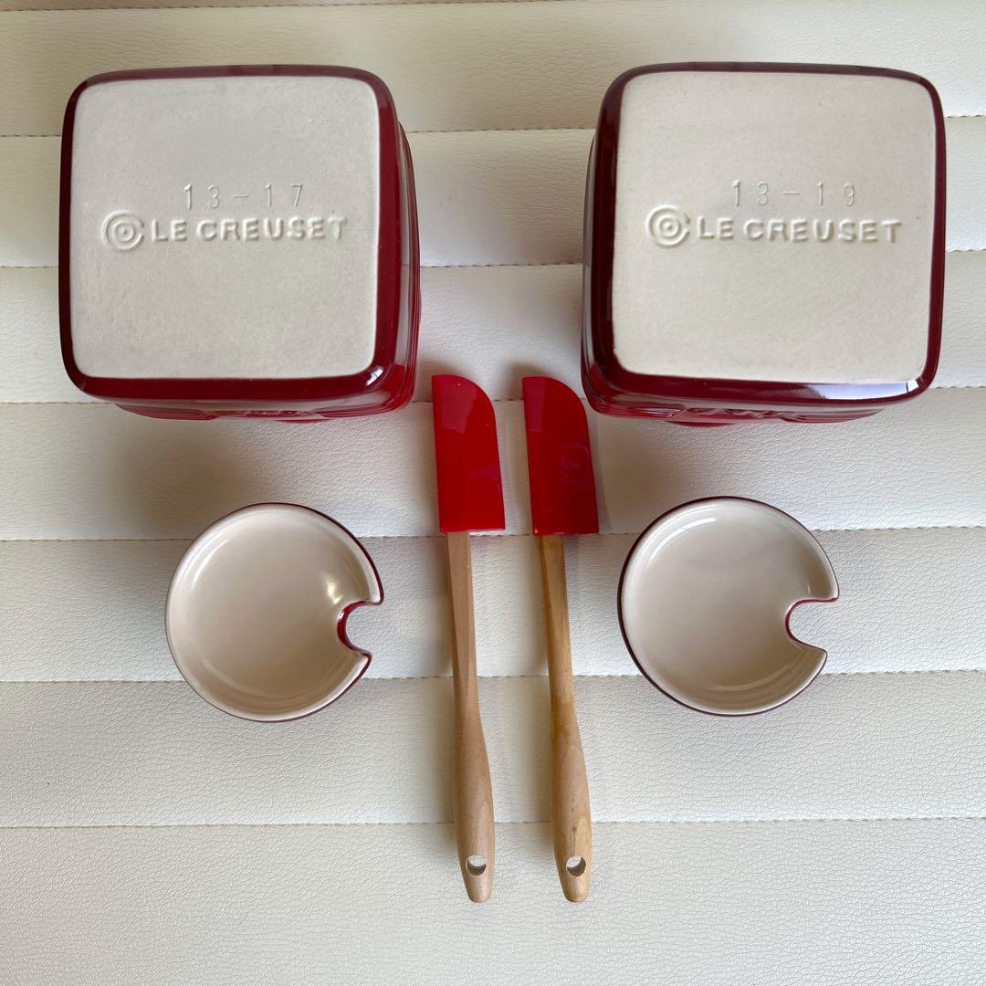 ル・クルーゼ　ベリー　ジャムポット 2個　スパチュラ付き　調味料入れ　レッド　赤