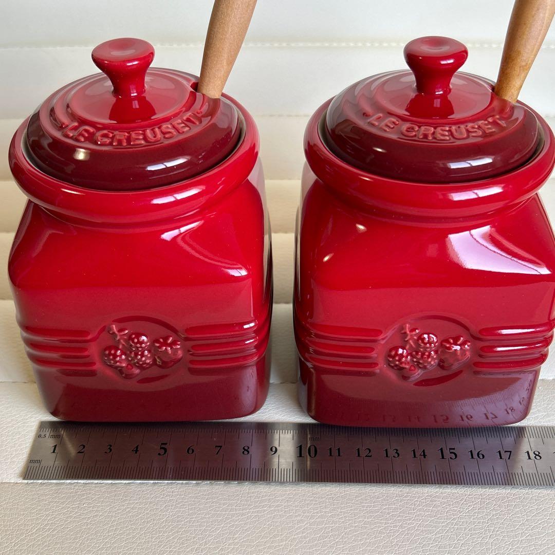 ル・クルーゼ　ベリー　ジャムポット 2個　スパチュラ付き　調味料入れ　レッド　赤