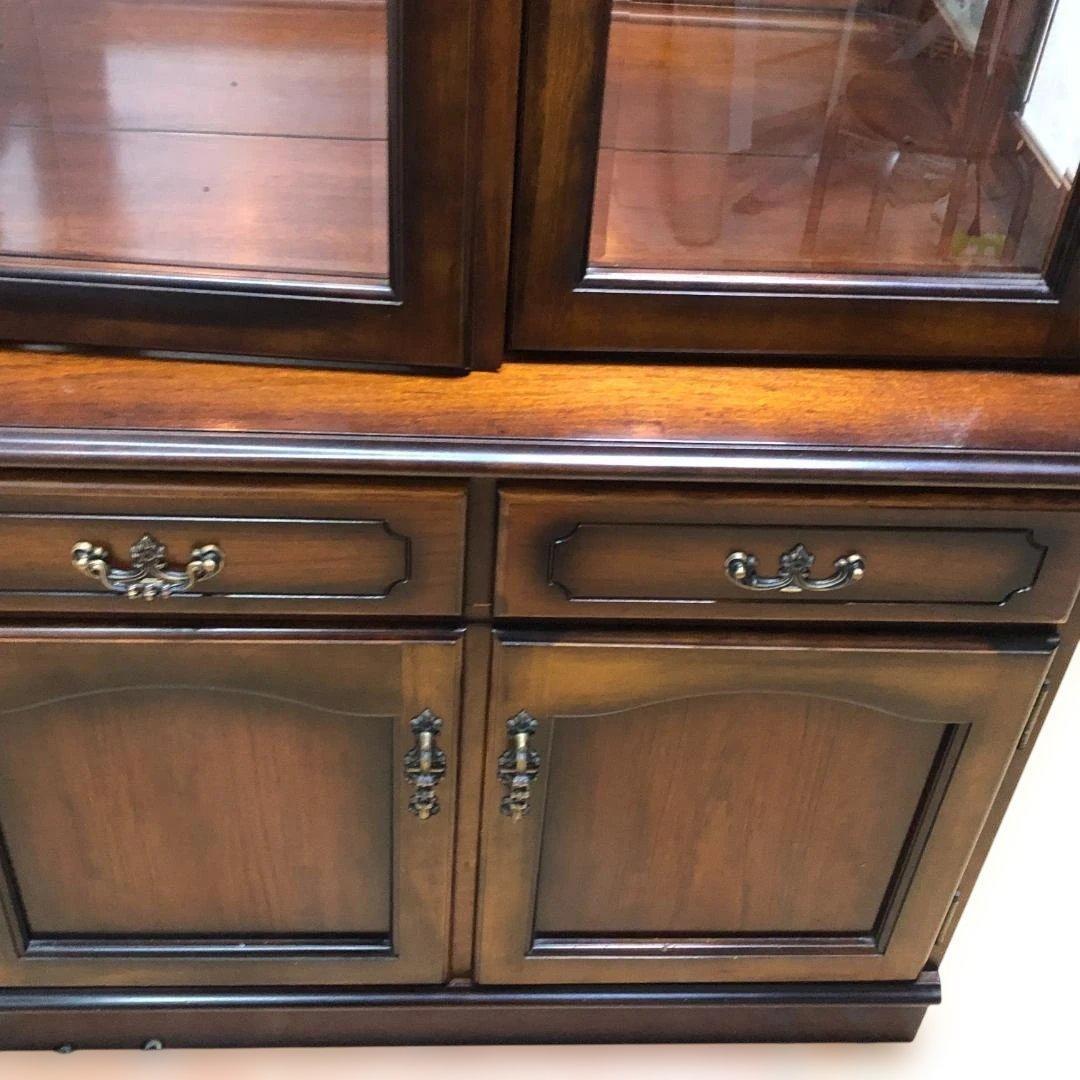 送料無料【希少3面ガラス採光】カリモク 飾り棚 コレクションボード