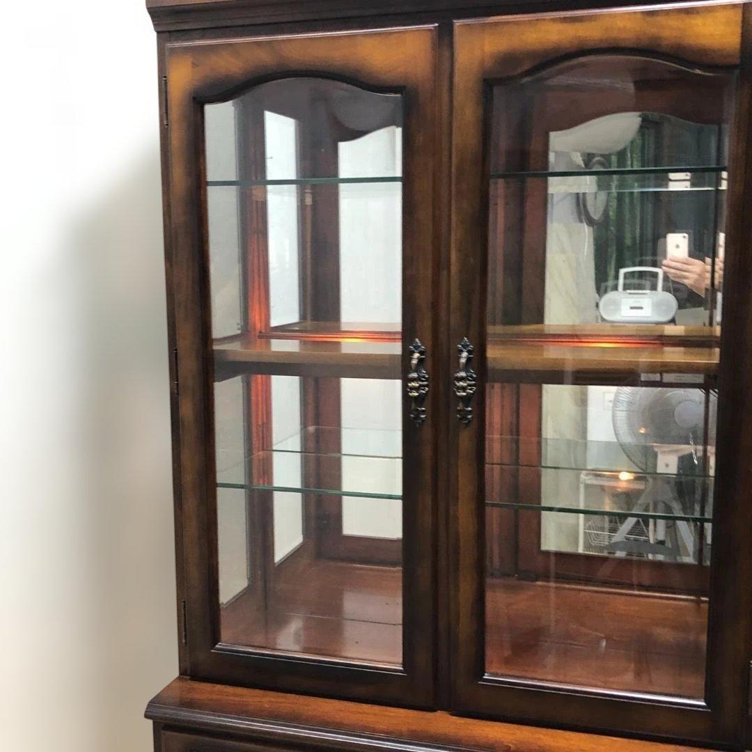 送料無料【希少3面ガラス採光】カリモク 飾り棚 コレクションボード