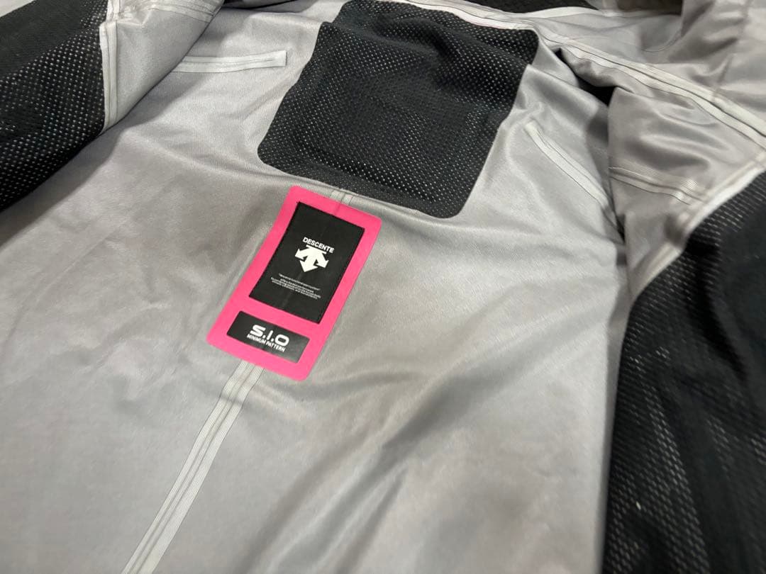 ★定価7万・22年★お洒落　選手用　デサント　スキーウエア SAJ 技術選