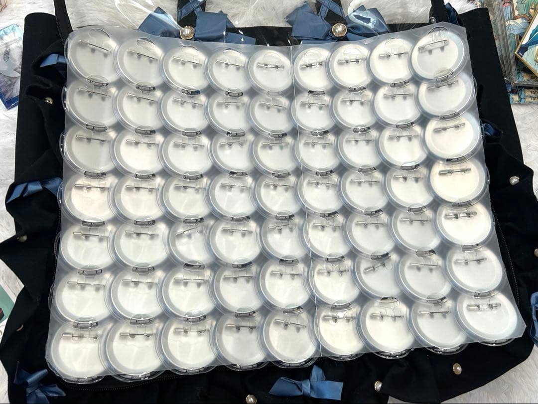 ブルーロック A3痛バッグ カイザー 缶バッジ63枚セット - メルカリ