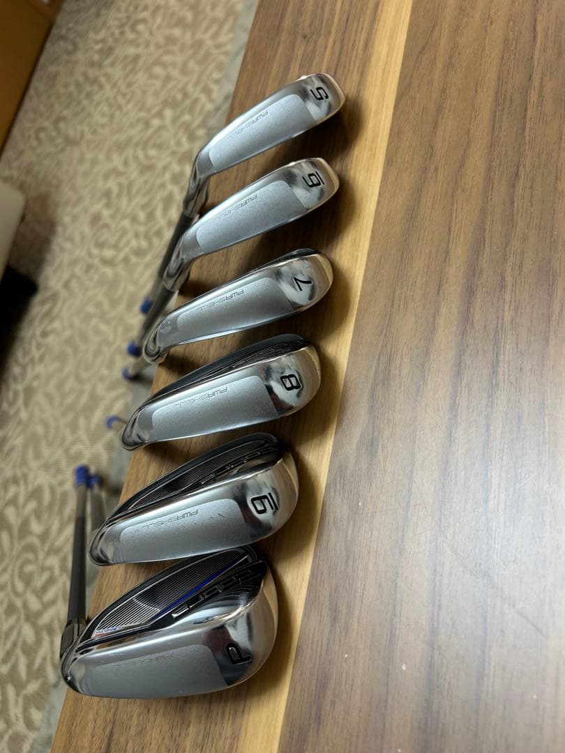 コブラ　ワンレングスアイアンF7 5〜P フレックスRカーボン