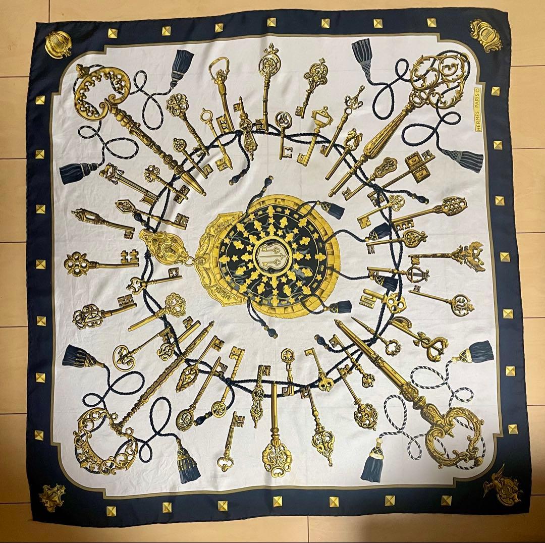 エルメス シルクスカーフ カレ90 鍵 カデナ柄