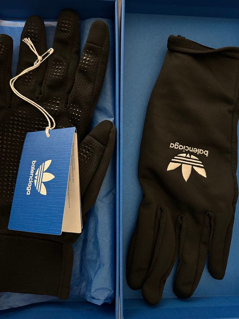 BALENCIAGA Adidas 手袋 正規品新品 - メルカリ